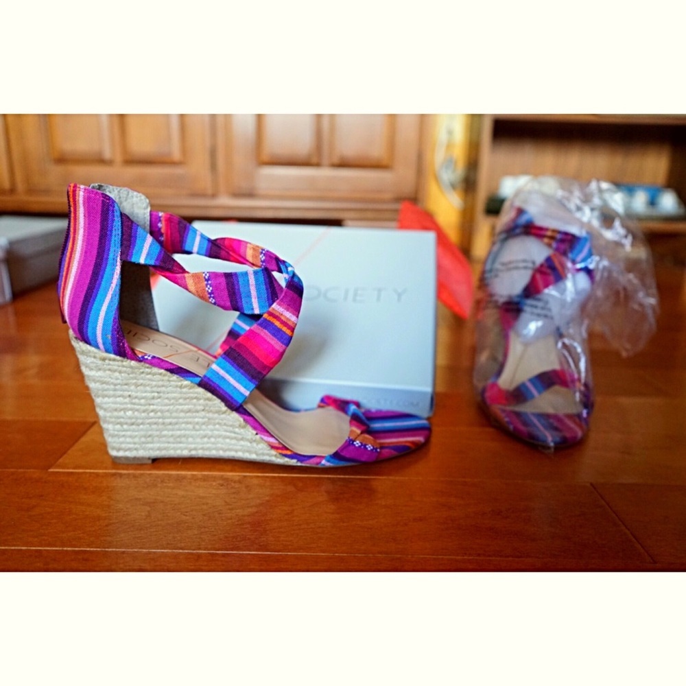 Fun & super comfortable espadrille wedges!